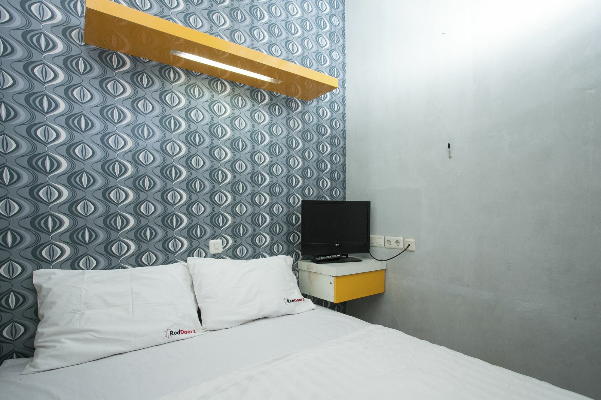 Hotel RedDoorz near Suroboyo Carnival Park Surabaja Zewnętrze zdjęcie