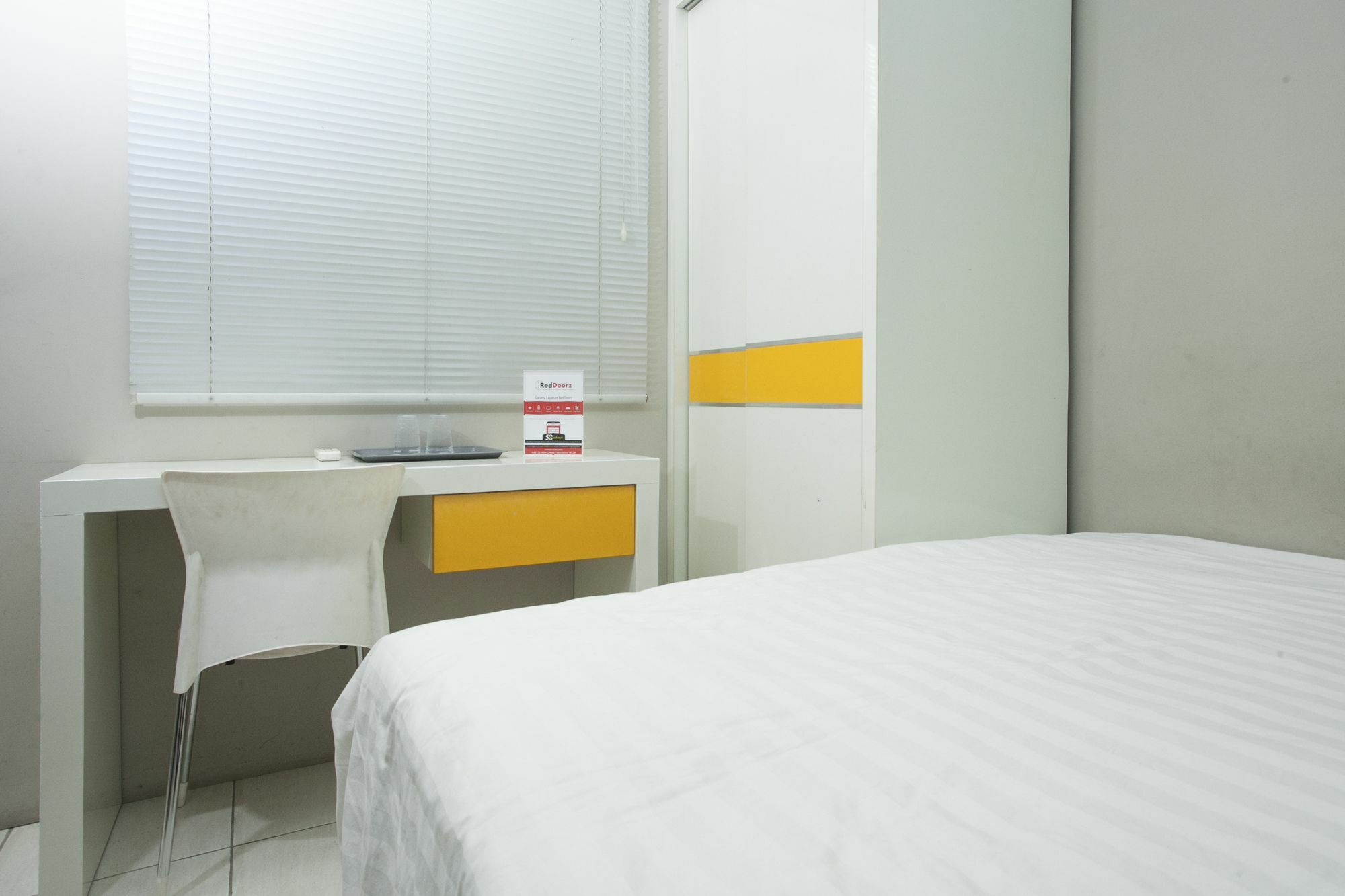 Hotel RedDoorz near Suroboyo Carnival Park Surabaja Zewnętrze zdjęcie