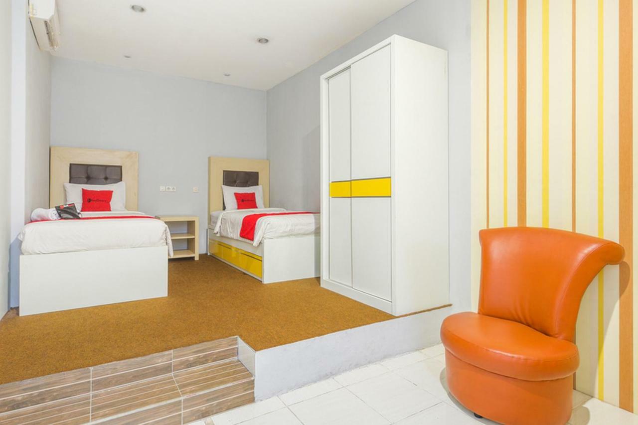 Hotel RedDoorz near Suroboyo Carnival Park Surabaja Zewnętrze zdjęcie