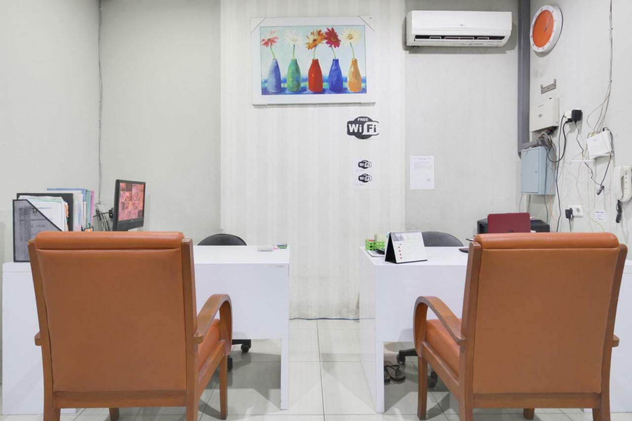 Hotel RedDoorz near Suroboyo Carnival Park Surabaja Zewnętrze zdjęcie