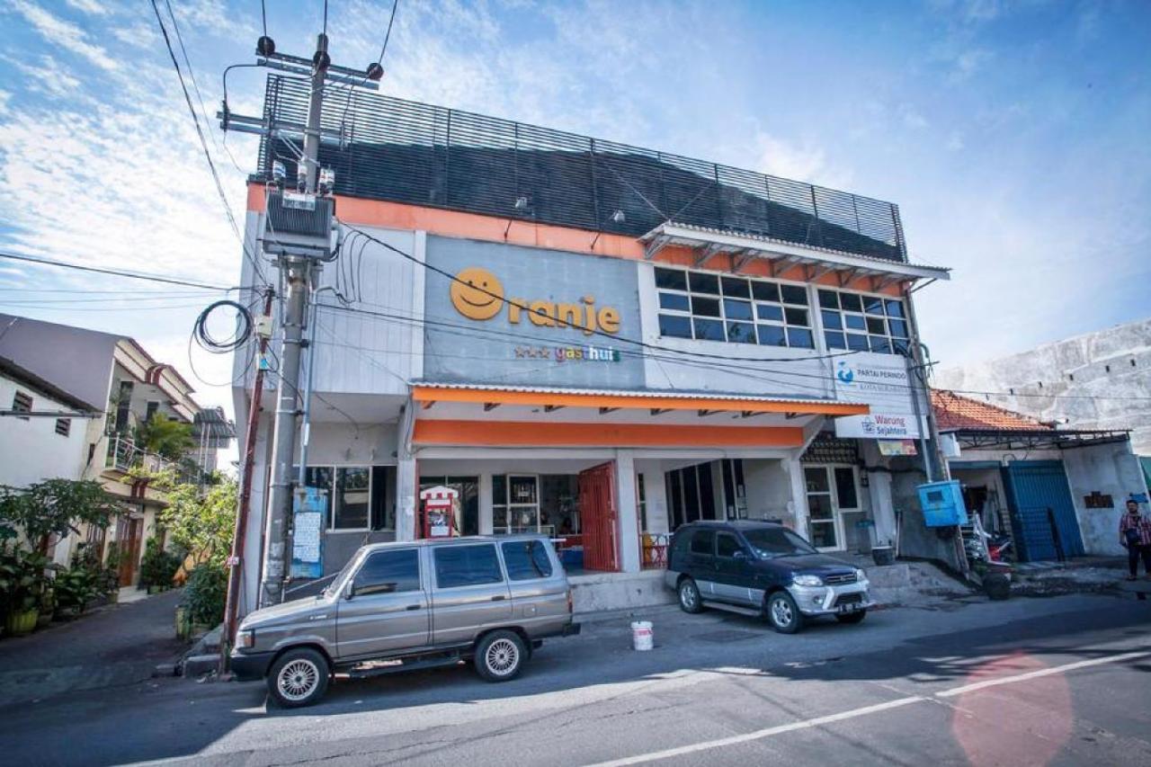 Hotel RedDoorz near Suroboyo Carnival Park Surabaja Zewnętrze zdjęcie